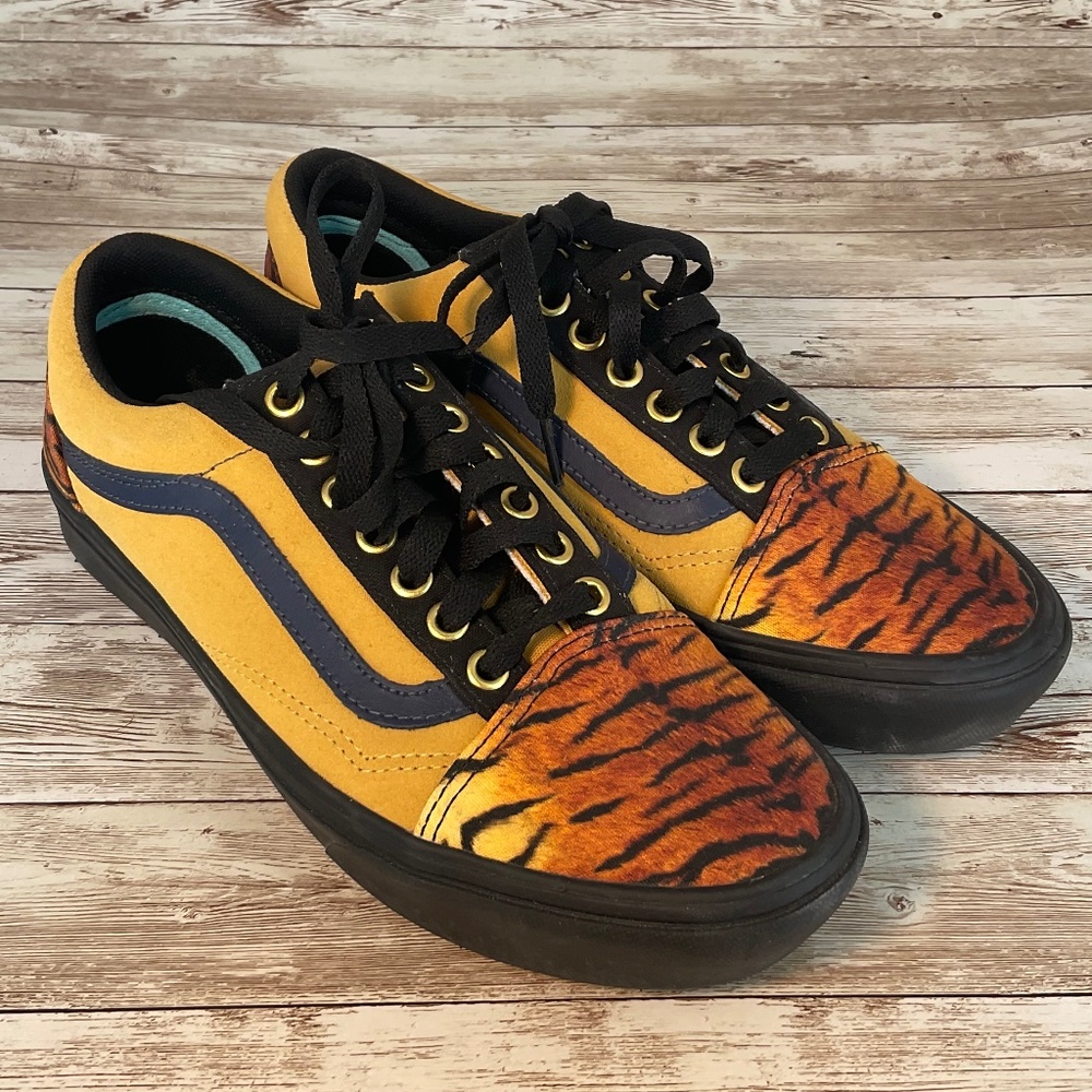 VANS Women’s Old Skool Comfycush Custom Tiger print Iconic Lace ups EUC Size 8.5